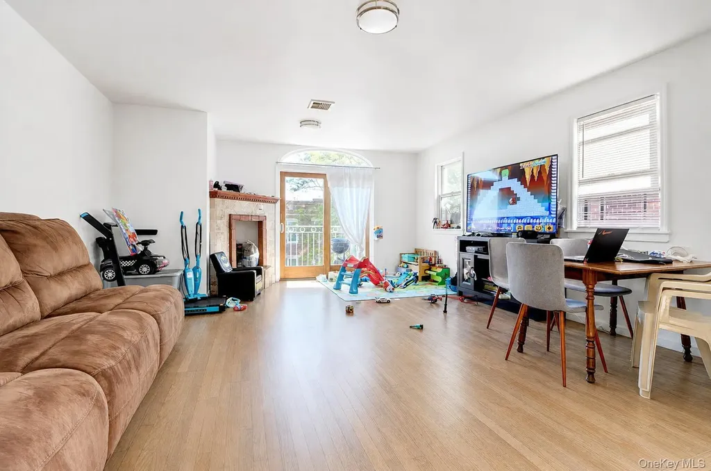 6107 Bleecker Street Ridgewood NY 11385