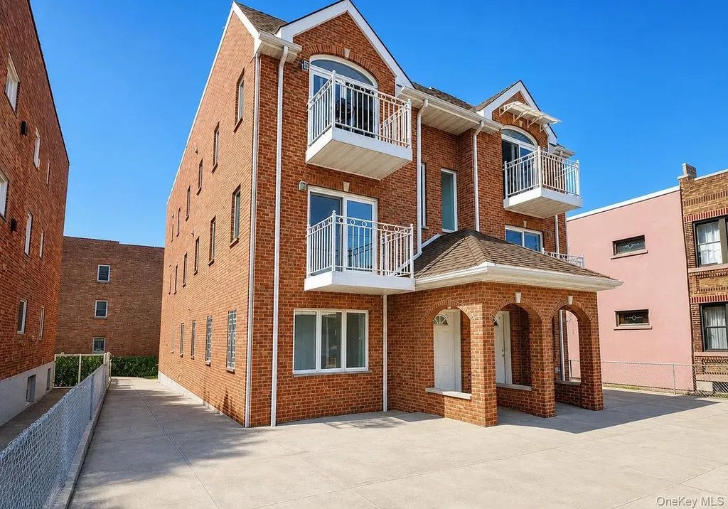6107 Bleecker Street Ridgewood NY 11385