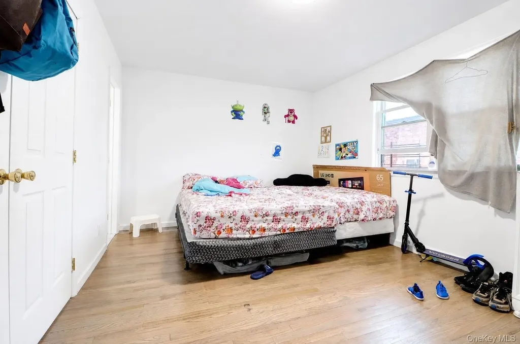 6107 Bleecker Street Ridgewood NY 11385