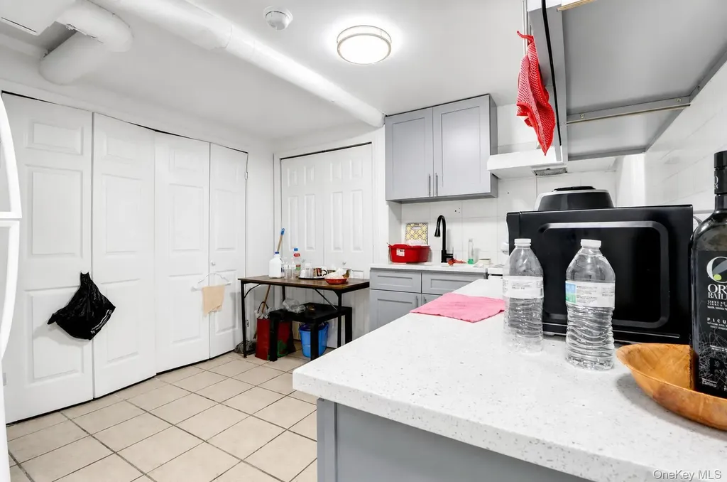6107 Bleecker Street Ridgewood NY 11385