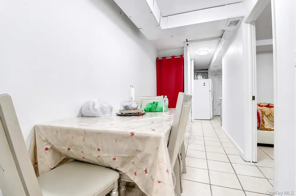 6107 Bleecker Street Ridgewood NY 11385
