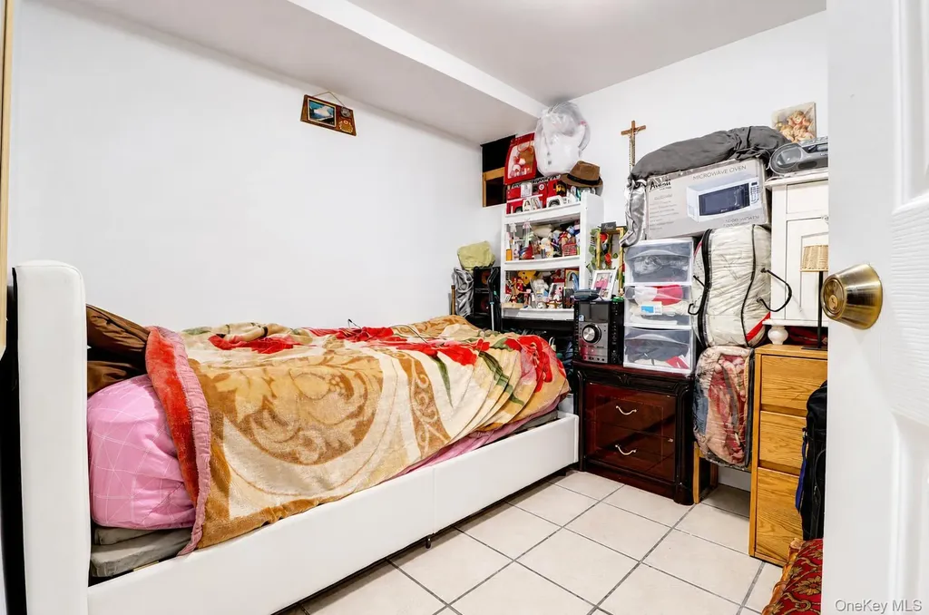 6107 Bleecker Street Ridgewood NY 11385