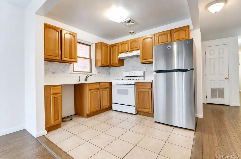 6107 Bleecker Street Ridgewood NY 11385