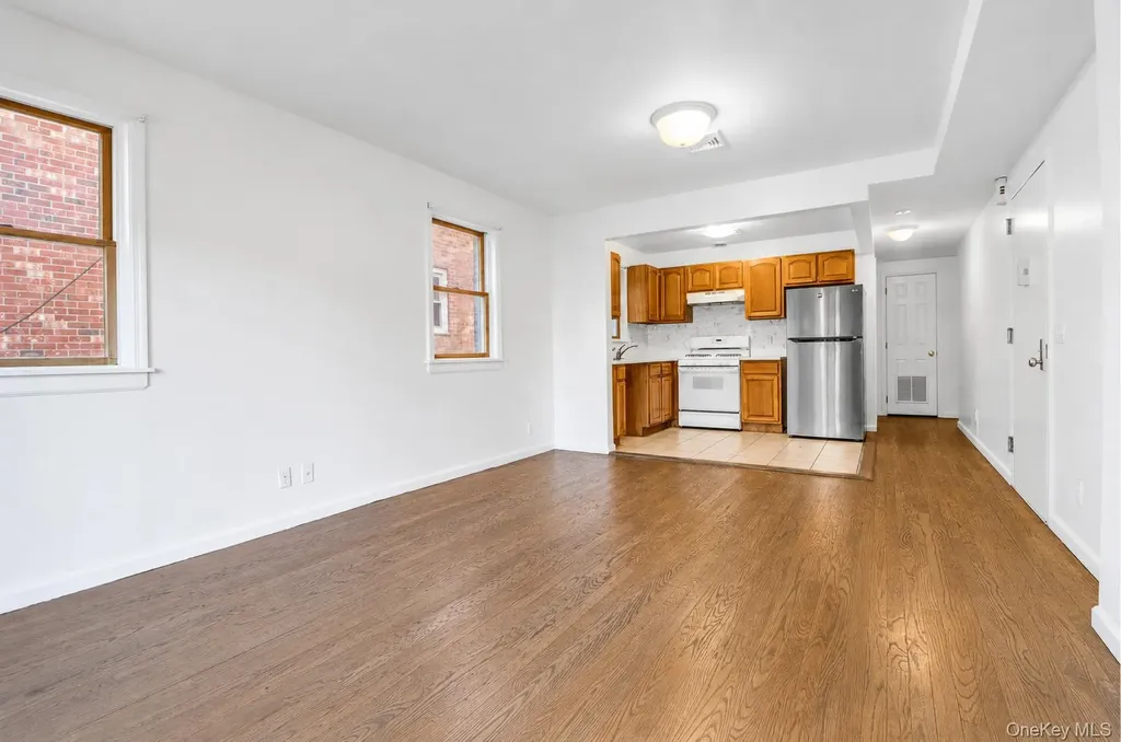 6107 Bleecker Street Ridgewood NY 11385
