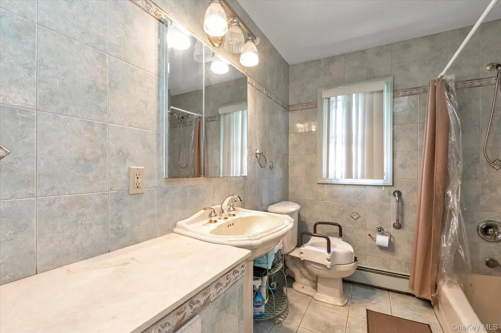 2832 Court Street North Bellmore NY 11710