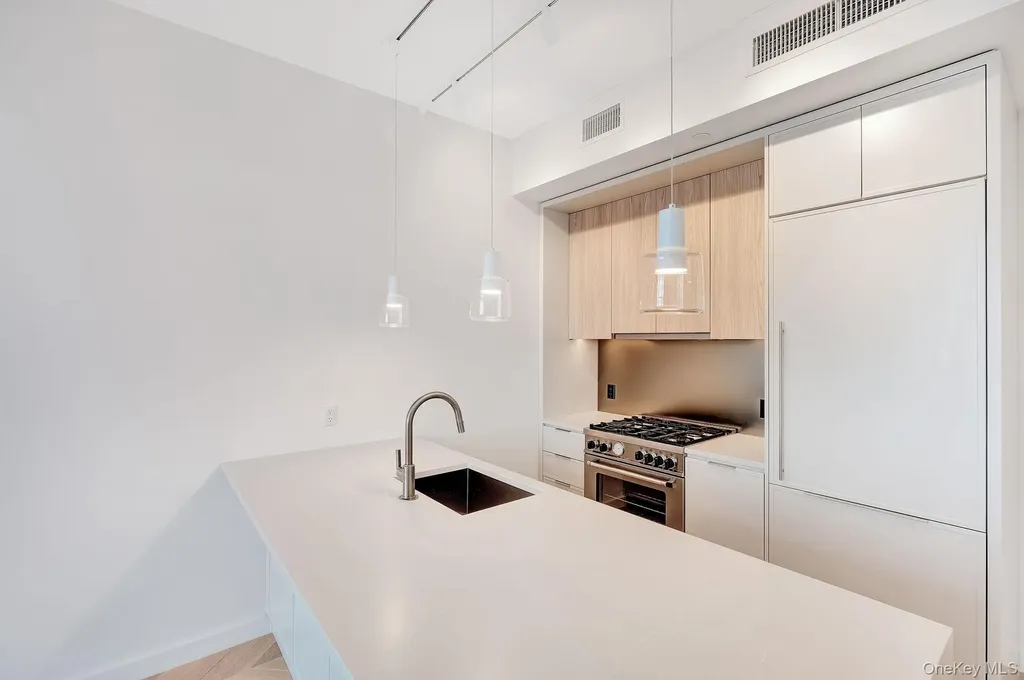 41ST Avenue 29-18 Long Island City NY 11101