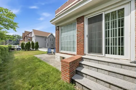 21 Crescent Place Yonkers NY 10704