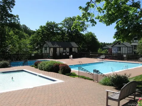 8 Foxwood Drive Pleasantville NY 10570