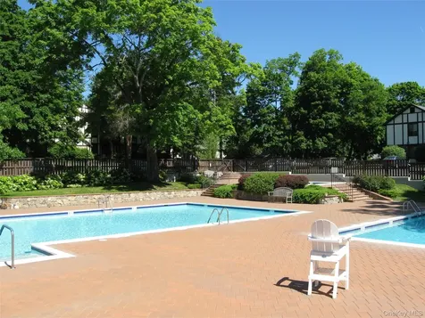 8 Foxwood Drive Pleasantville NY 10570