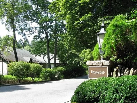 8 Foxwood Drive Pleasantville NY 10570