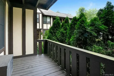 8 Foxwood Drive Pleasantville NY 10570