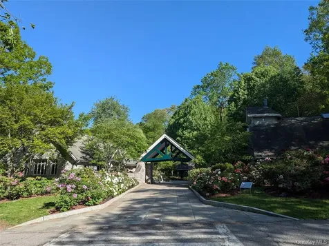 8 Foxwood Drive Pleasantville NY 10570