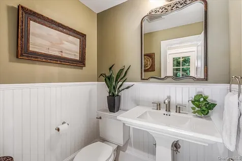 39 Cherry Lane Syosset NY 11791