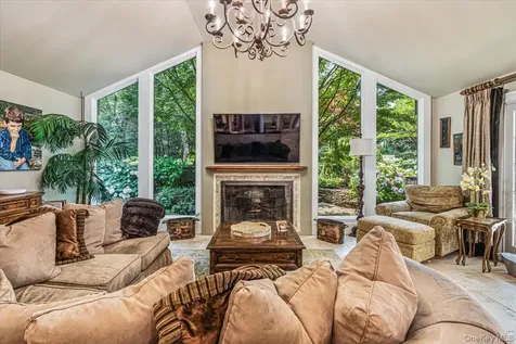 39 Cherry Lane Syosset NY 11791