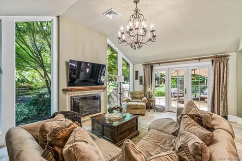 39 Cherry Lane Syosset NY 11791
