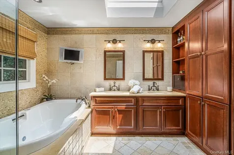 39 Cherry Lane Syosset NY 11791