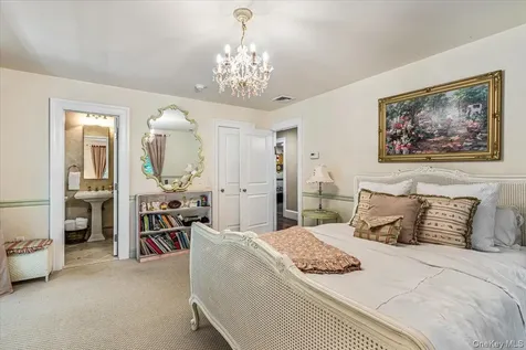 39 Cherry Lane Syosset NY 11791