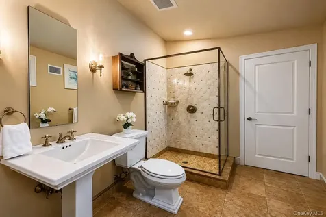 39 Cherry Lane Syosset NY 11791