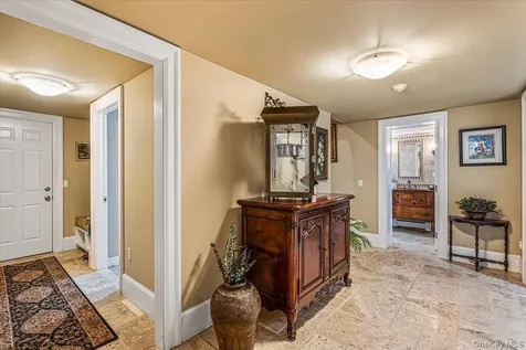 39 Cherry Lane Syosset NY 11791