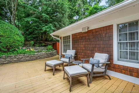 39 Cherry Lane Syosset NY 11791