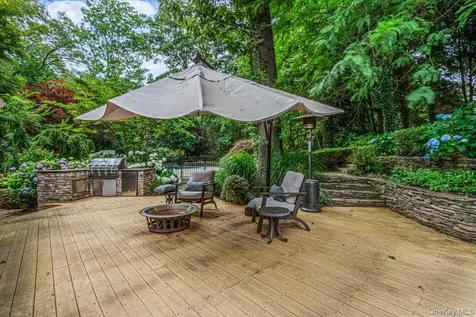 39 Cherry Lane Syosset NY 11791
