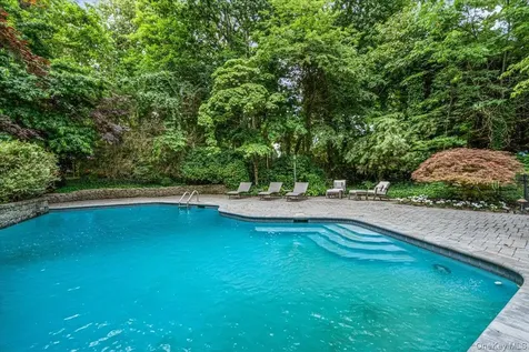 39 Cherry Lane Syosset NY 11791
