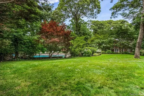 39 Cherry Lane Syosset NY 11791