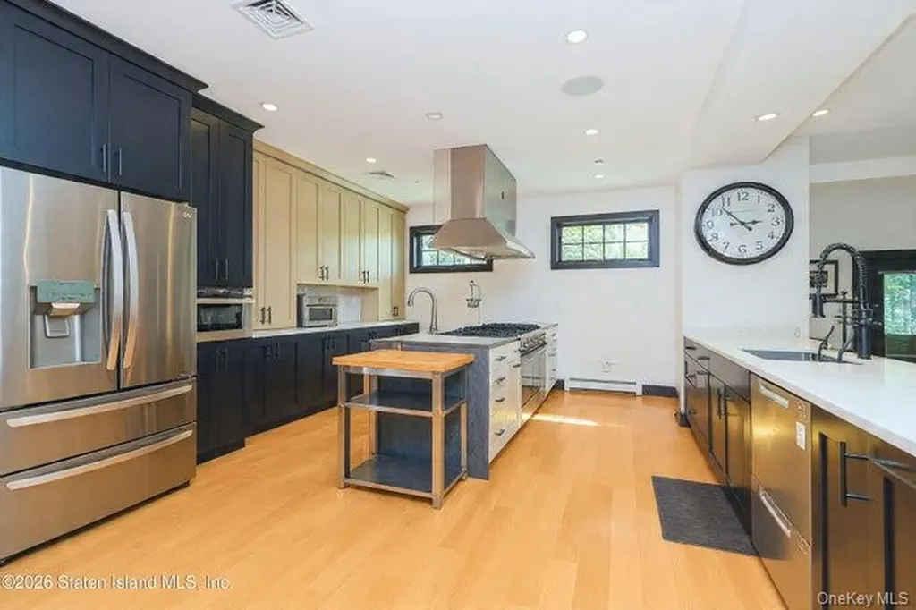 100 Hull Avenue Staten Island NY 10306
