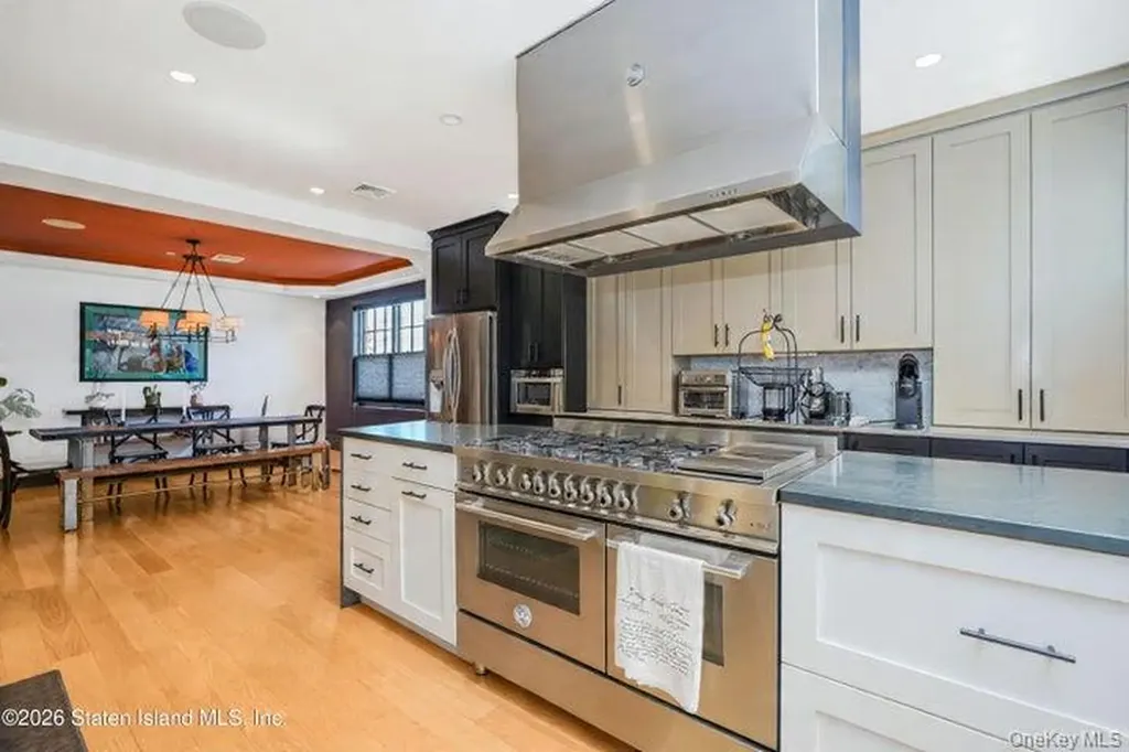 100 Hull Avenue Staten Island NY 10306