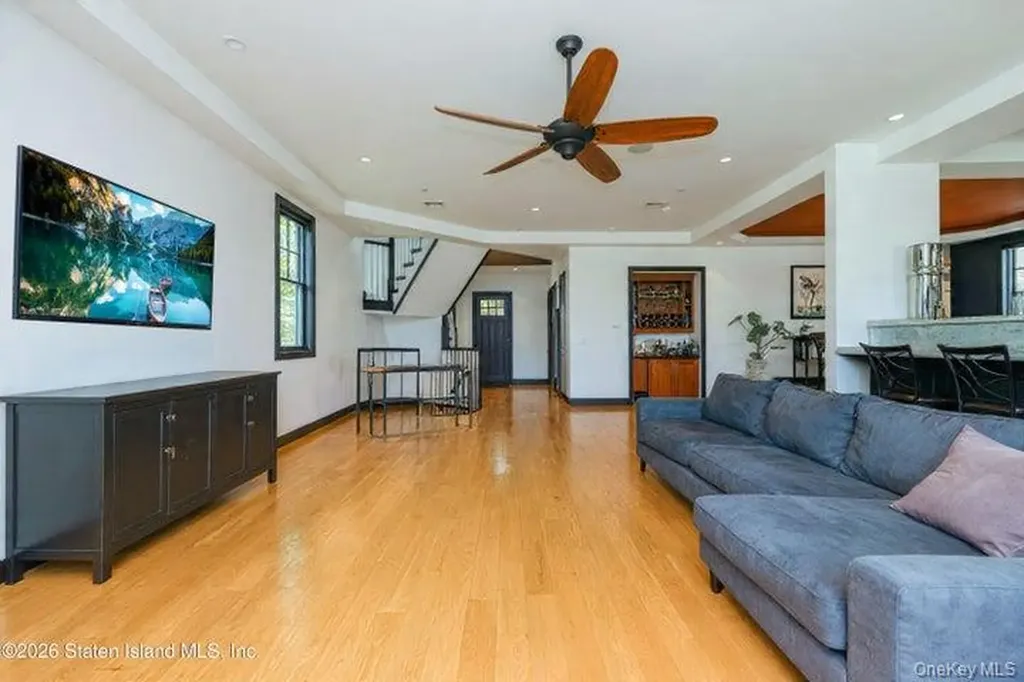 100 Hull Avenue Staten Island NY 10306