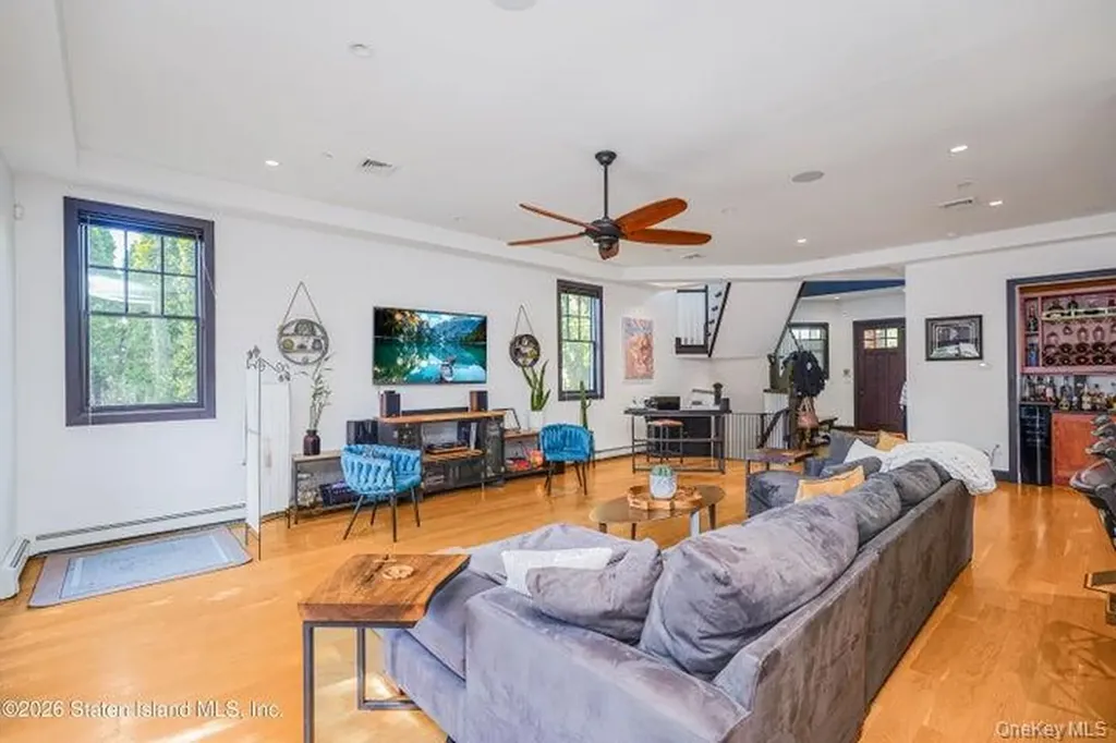 100 Hull Avenue Staten Island NY 10306