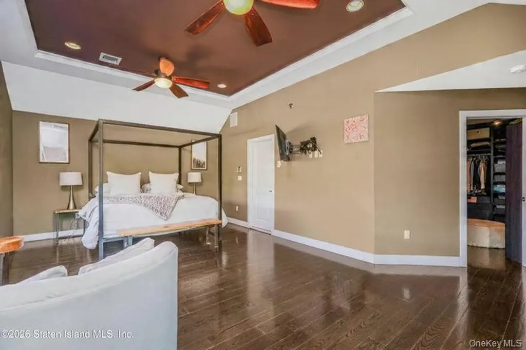 100 Hull Avenue Staten Island NY 10306