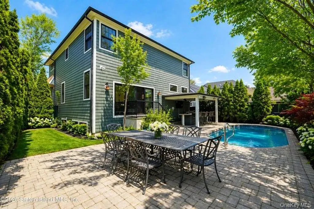 100 Hull Avenue Staten Island NY 10306