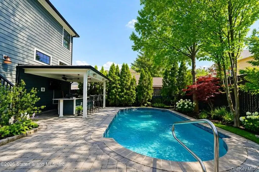 100 Hull Avenue Staten Island NY 10306