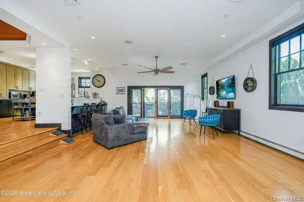 100 Hull Avenue Staten Island NY 10306