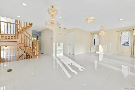 20 Heywood Street New Hyde Park NY 11040