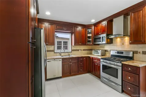 20 Heywood Street New Hyde Park NY 11040