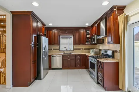 20 Heywood Street New Hyde Park NY 11040