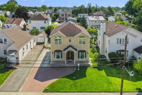 20 Heywood Street New Hyde Park NY 11040