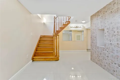 20 Heywood Street New Hyde Park NY 11040