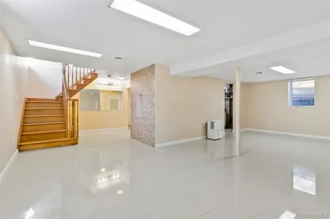 20 Heywood Street New Hyde Park NY 11040