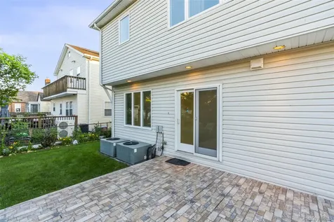 20 Heywood Street New Hyde Park NY 11040