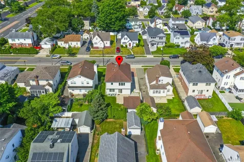 20 Heywood Street New Hyde Park NY 11040
