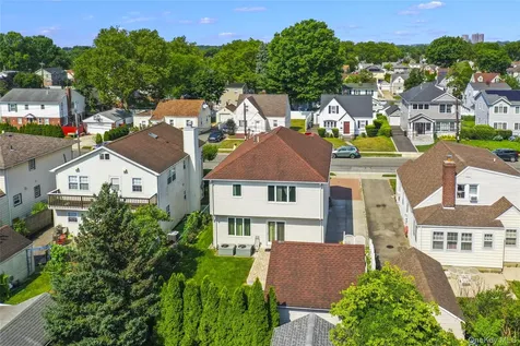 20 Heywood Street New Hyde Park NY 11040