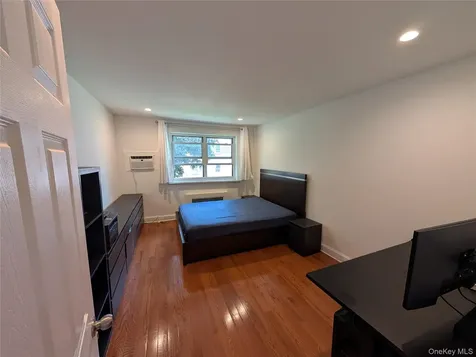 15048 Jewel Avenue Flushing NY 11367