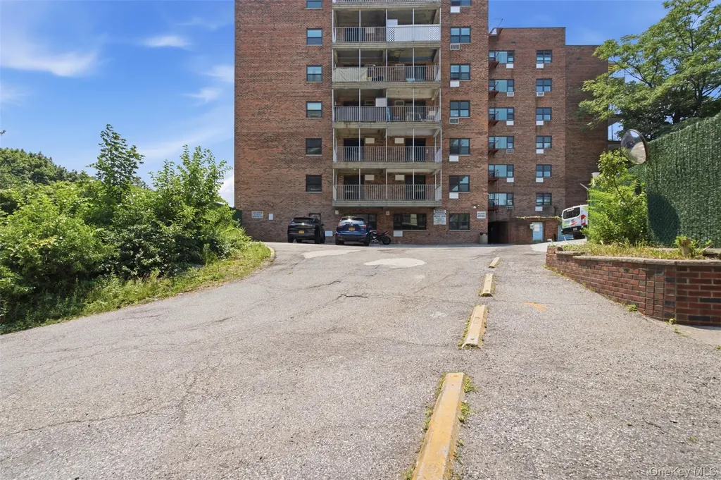 671 Bronx River Road Yonkers NY 10704