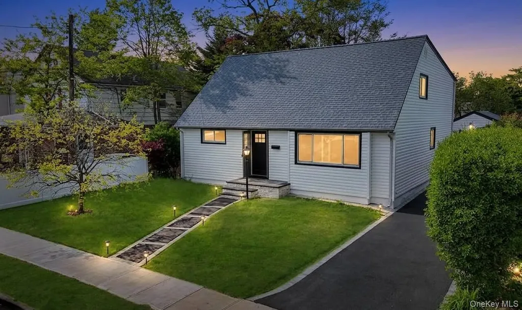 20 Howard Street Hicksville NY 11801