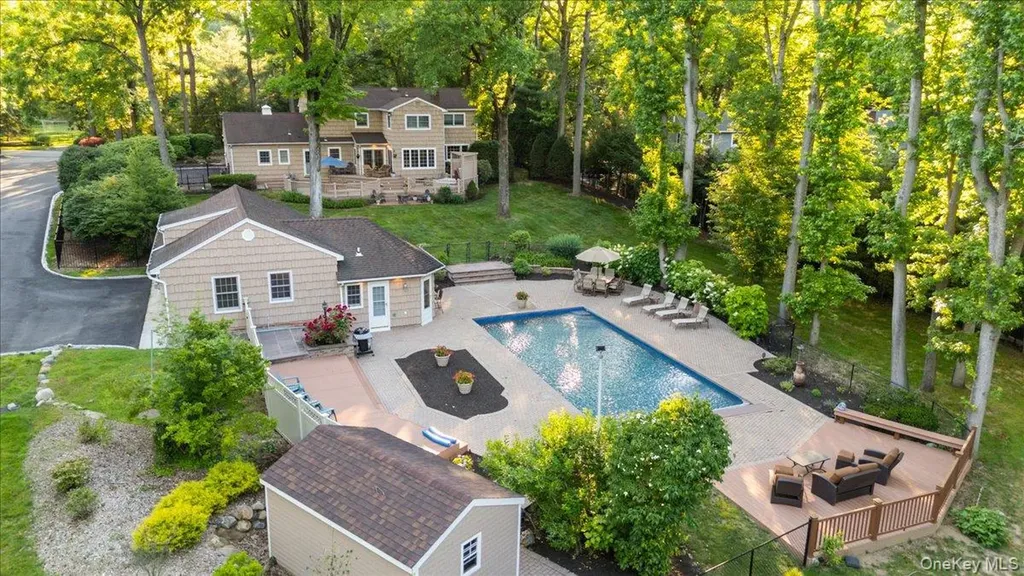 96 Plainview Road Woodbury NY 11797