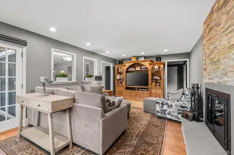 96 Plainview Road Woodbury NY 11797
