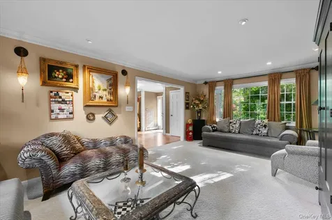 96 Plainview Road Woodbury NY 11797
